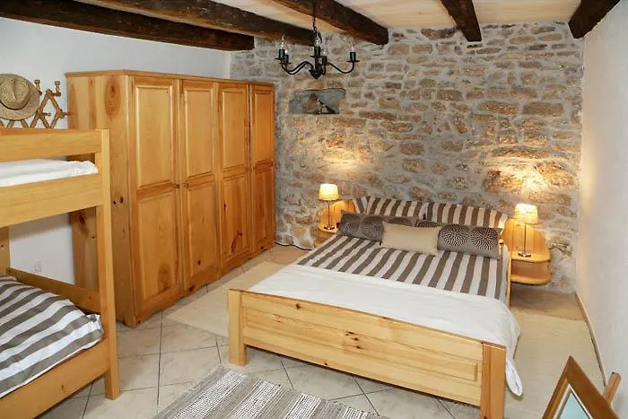 Lovely Stone Cottage Pomer