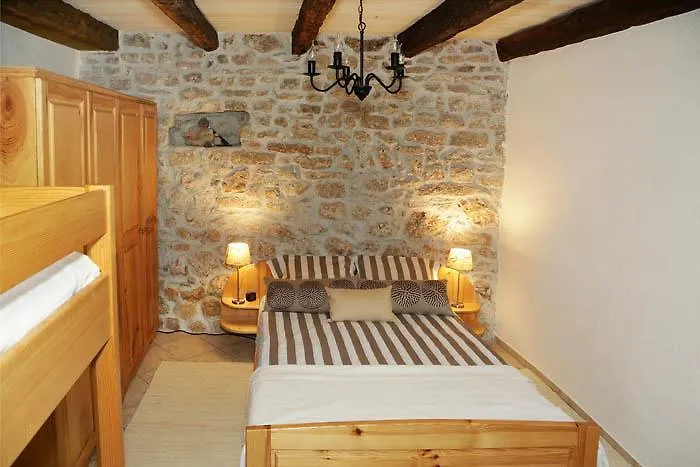 Holiday home Lovely Stone Cottage Pomer